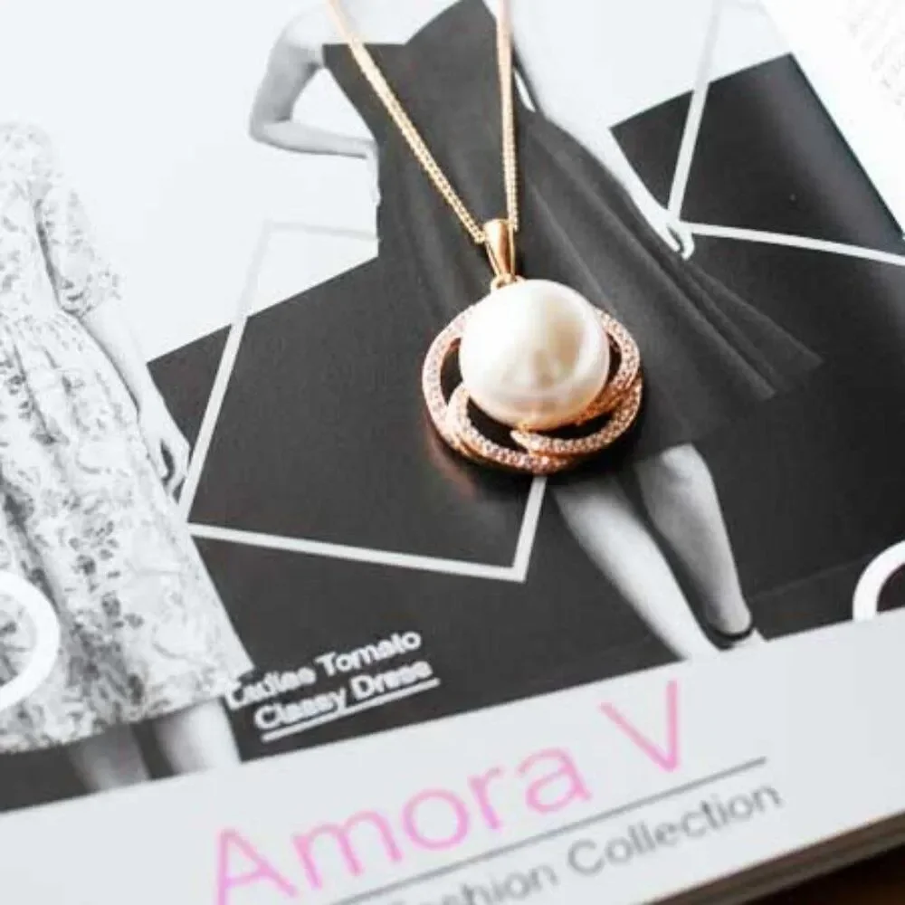 Ladies Elegant Rose Gold Pearl Necklace